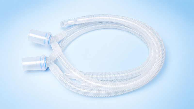 Breathing circuit with water trap