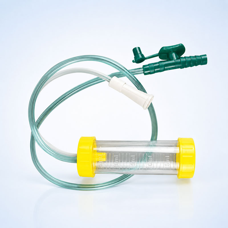 Suction catheter with collection chamber